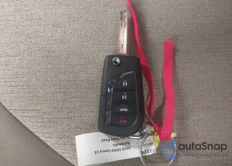 2018 Toyota Camry Le из США, поврежденный, VIN 4T1B11HK9JU621597